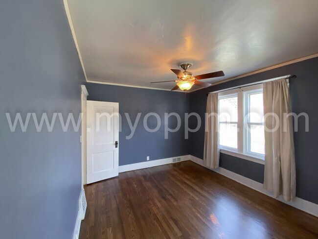Building Photo - 2 Bed / 1 .5 Bath Home | Midtown