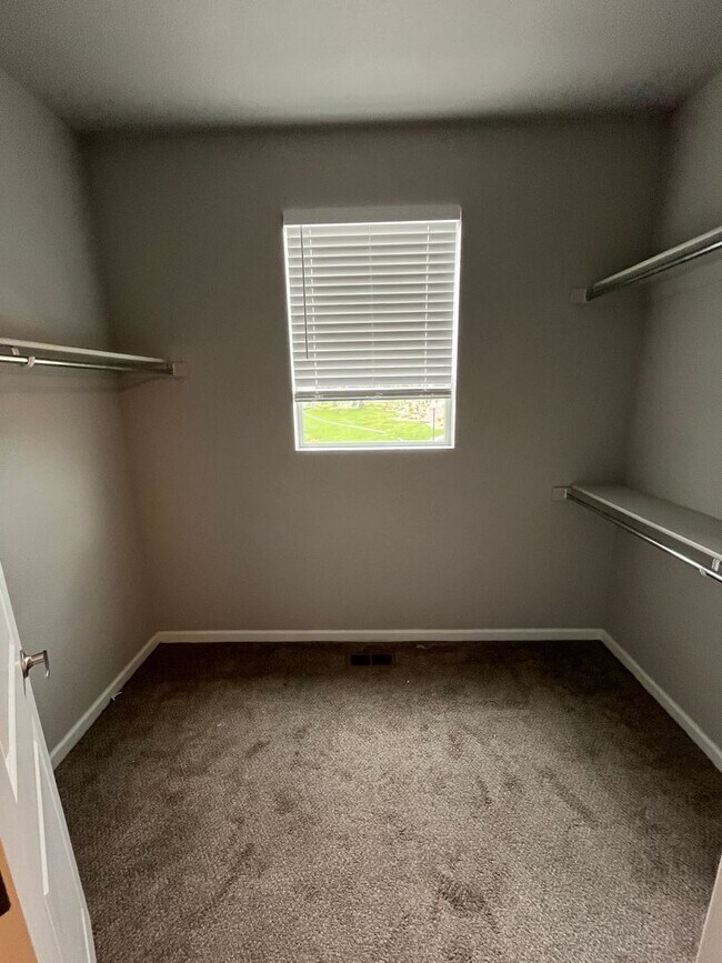 Building Photo - PRIME LOCATION IN THE HEART OF COMMERCE CI...