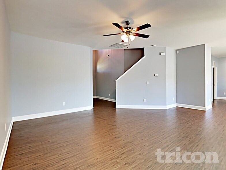 Building Photo - 163 Green Willow Dr