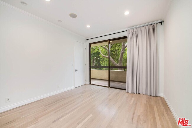 Building Photo - 2132 Century Park Ln