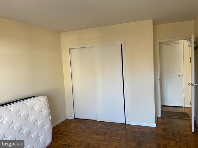 Building Photo - 940 25th St NW