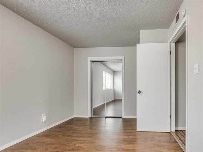 Building Photo - 1402 Bill Carrol Dr