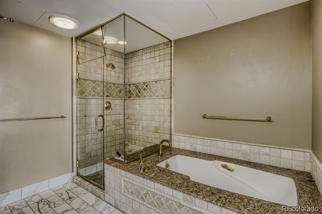 Building Photo - 400 E 3rd Ave