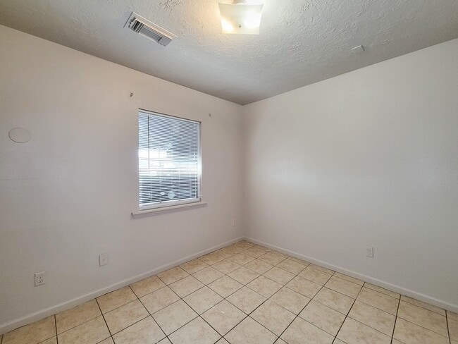 Building Photo - 17423 Ranch Country Rd