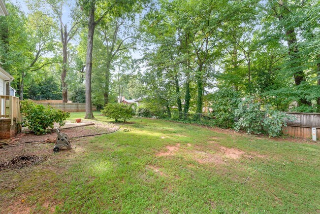Building Photo - 3 Bedroom home in Coventry Woods!