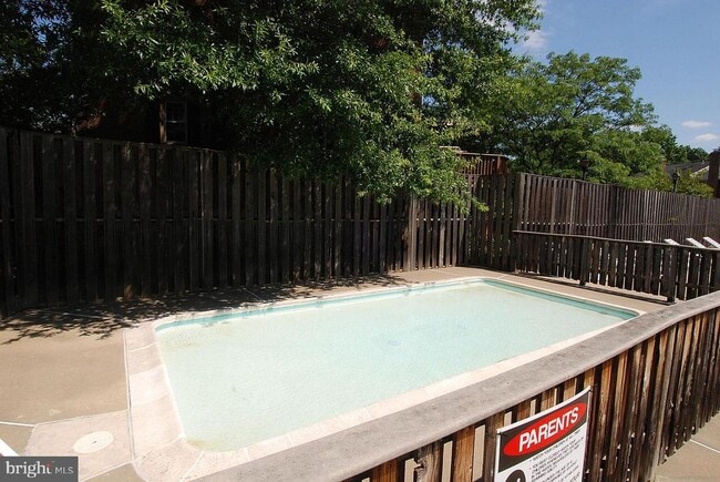 Building Photo - 8258 Cedar Landing Ct