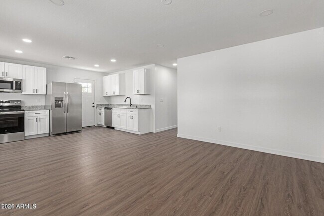 Building Photo - 502 S Crismon Rd