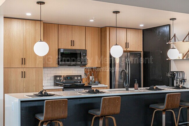 Building Photo - 3415 N Broadway