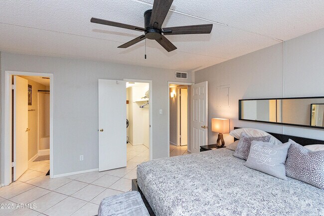 Building Photo - 4201 E Camelback Rd