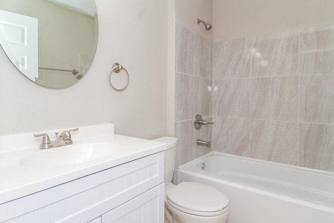 Building Photo - 4429 Stonemeadow Dr