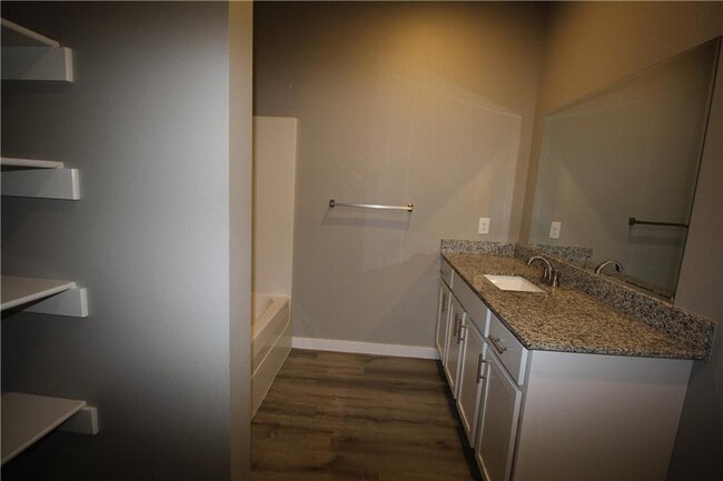 Building Photo - 2711 Vinson Rd