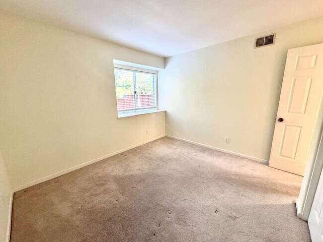 Building Photo - Bright 4 Bedroom San Jose Home With Tall Ceilings