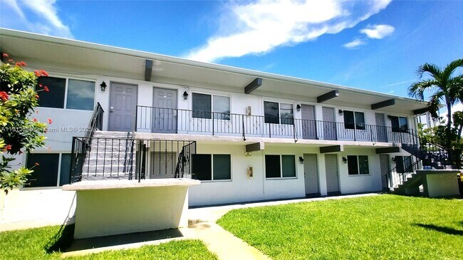 Building Photo - 715 NE 2nd Ave