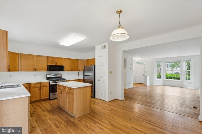 Building Photo - 46858 Lawnes Creek Terrace