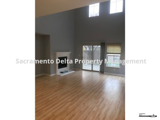 Building Photo - Gorgeous 4bed/3bathroom Home in West Sac