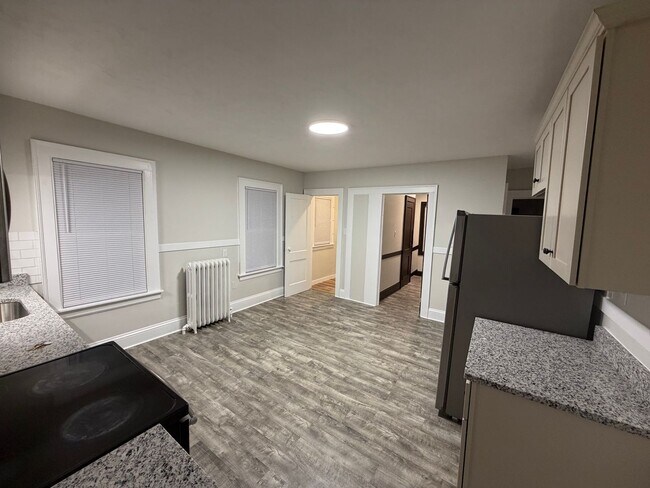 Building Photo - 2 Bedroom West Hartford