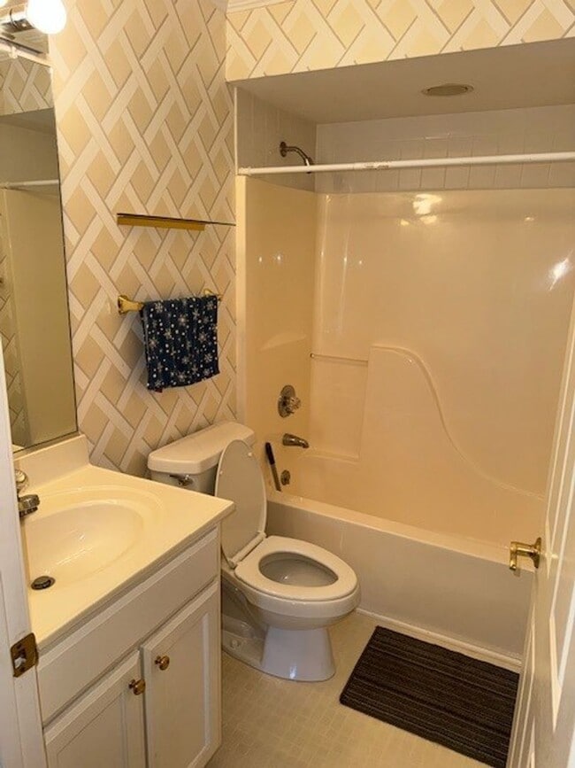 Building Photo - ****** $200 OFF FIRST FULL MONTH OF RENT!! ******