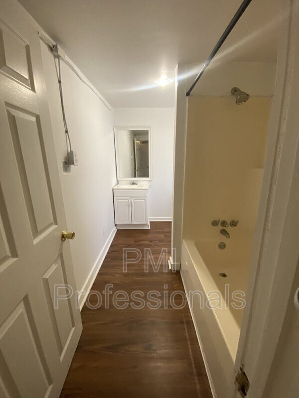 Building Photo - 713 SE Atlantic St