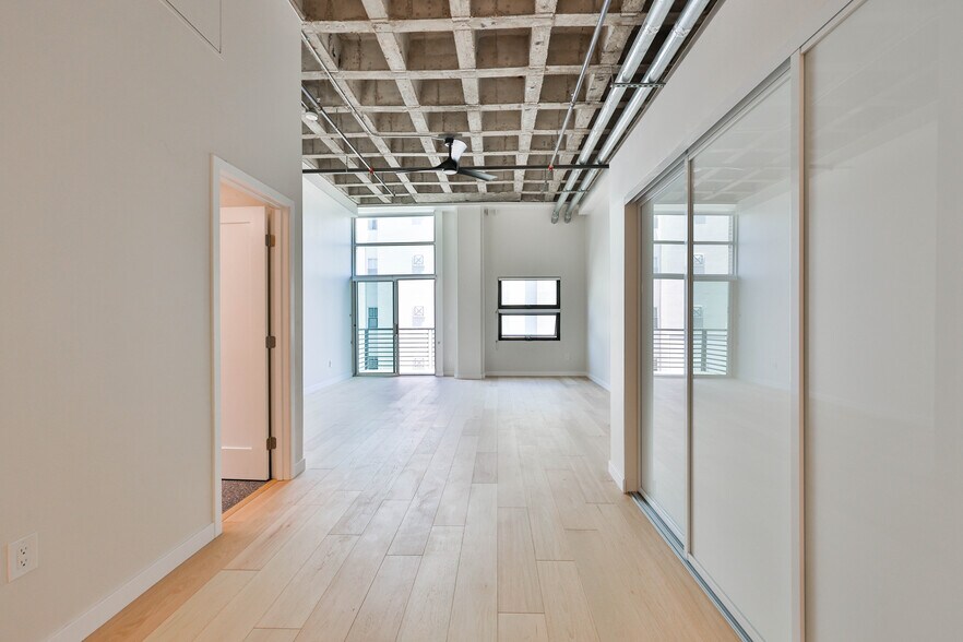 Hallway to living space - closet to right and full bathroom to left - 3211 5th Ave