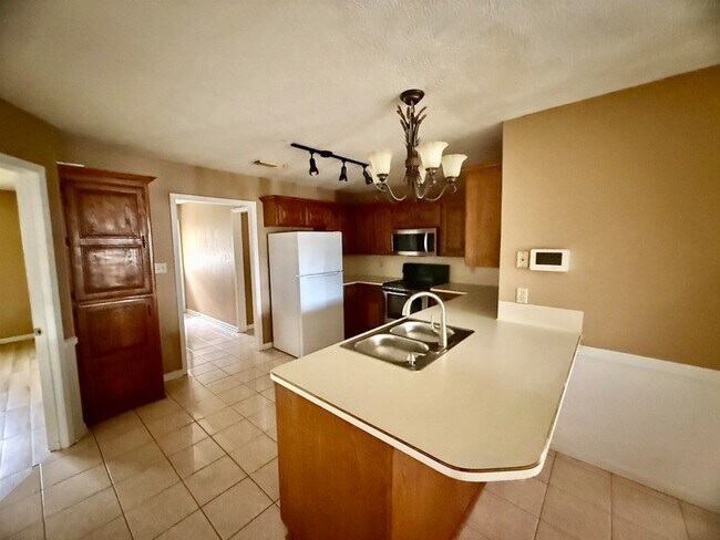 Building Photo - 4631 Inwood Dr