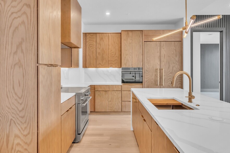 Building Photo - 321 31st Ave N