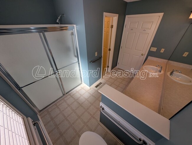 Building Photo - Well-Maintained Ranch in Pin Oak Preserve with Fireplace & Den