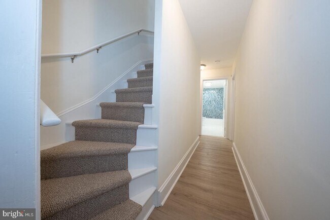 Building Photo - 717 Miller St