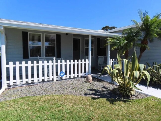 Building Photo - 5626 Swan Lake Dr