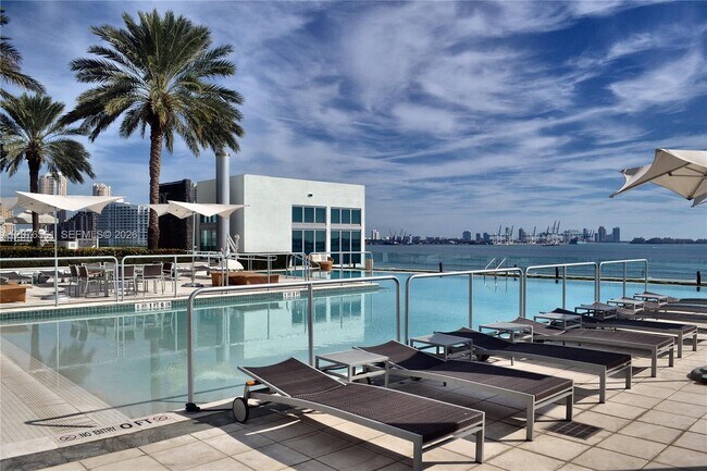 Building Photo - 1331 Brickell Bay Dr