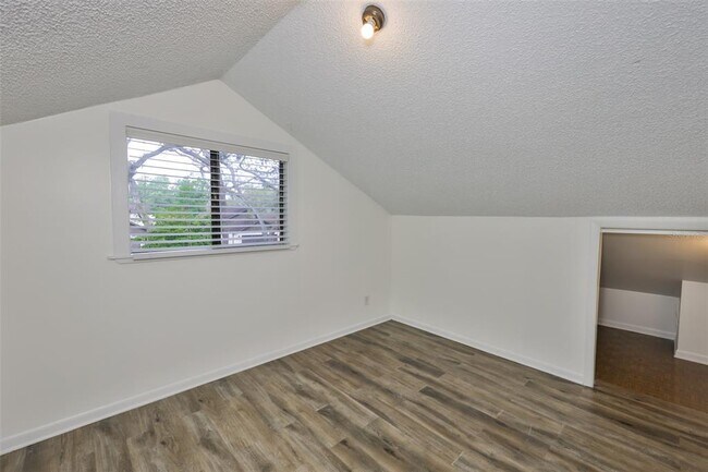 Building Photo - 13703 Sweetwater Cove Pl