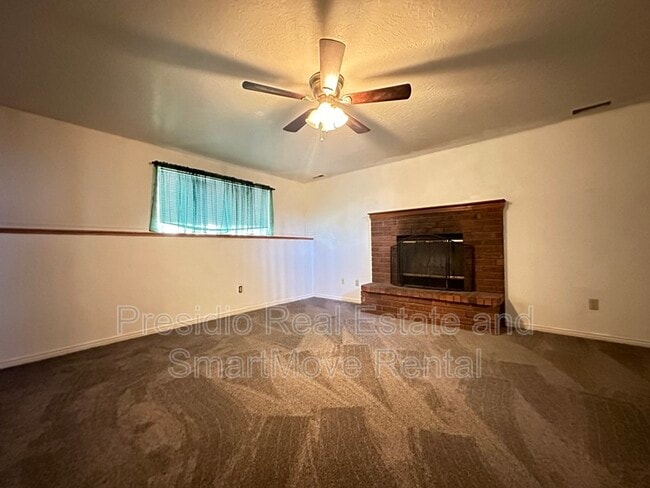 Building Photo - 1034 3350 N
