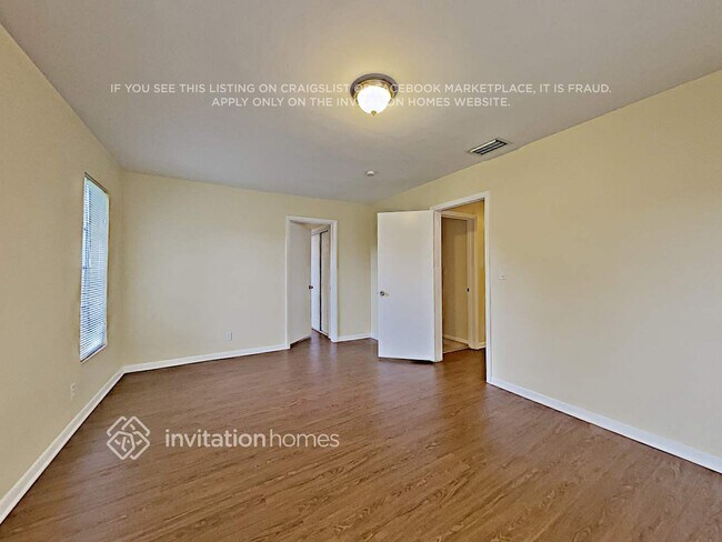 Building Photo - 4441 NE 29th Ave