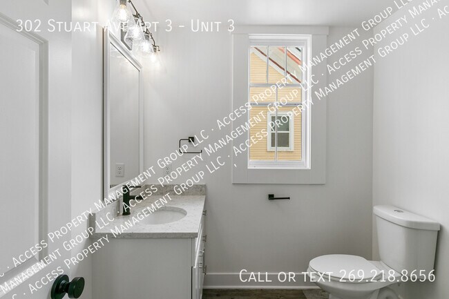 Building Photo - 302 Stuart Ave