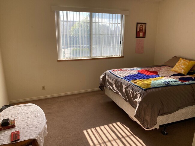 Building Photo - North Orem 2 bedroom/1 bath apartment - Pr...