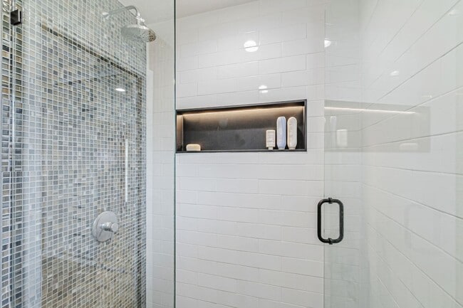 Building Photo - Beautiful 4-Bedroom 2-Bathroom Home