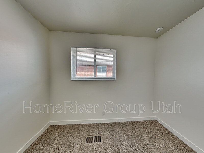Building Photo - 176 W Foxbridge Dr