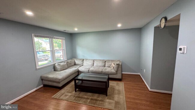 Building Photo - 14582 Earlham Ct