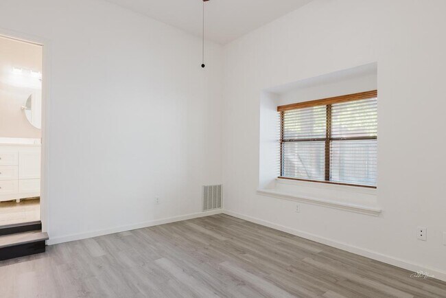 Building Photo - 14509 Crystal Ct