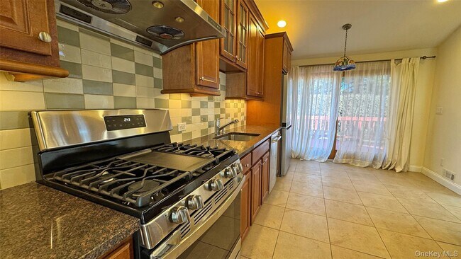 Building Photo - 11 Country Ridge Dr