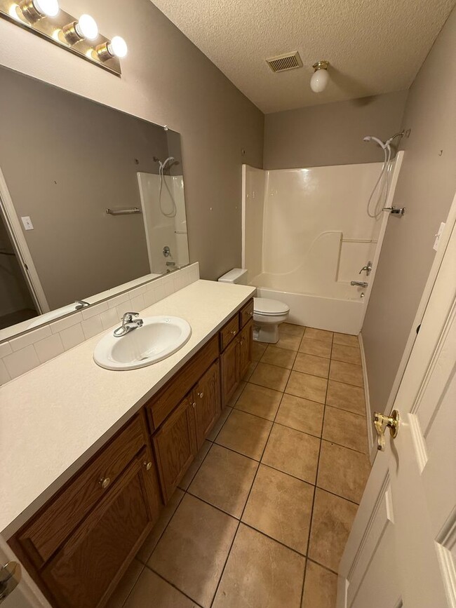 Building Photo - 1824 Wilder Ln