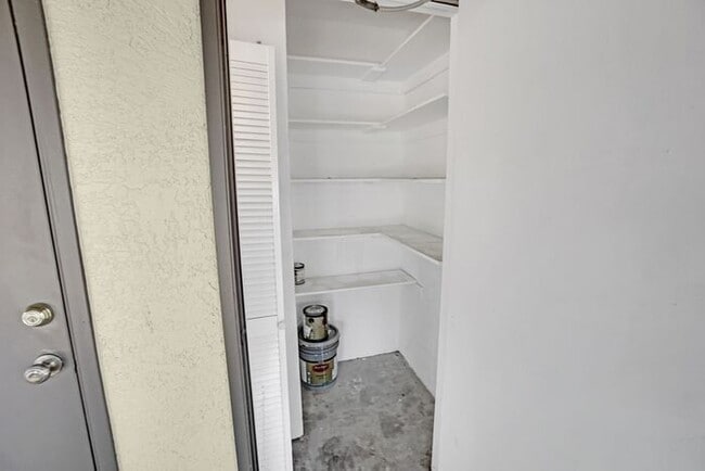 Building Photo - Pending / Rented - Vaulted Elegance in Old...