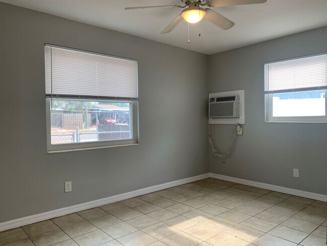 Building Photo - Modest 3BR/2BA home in Northeast Gulfport