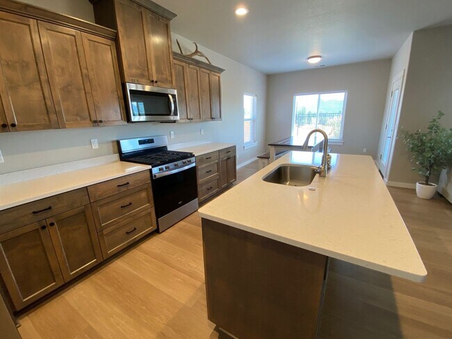 Building Photo - Beautiful 3 Bedroom House in Sutherlin!