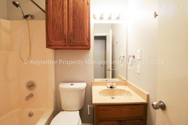 Building Photo - 3 Bedroom Gem in Union Schools! Available for Immediate Move In!