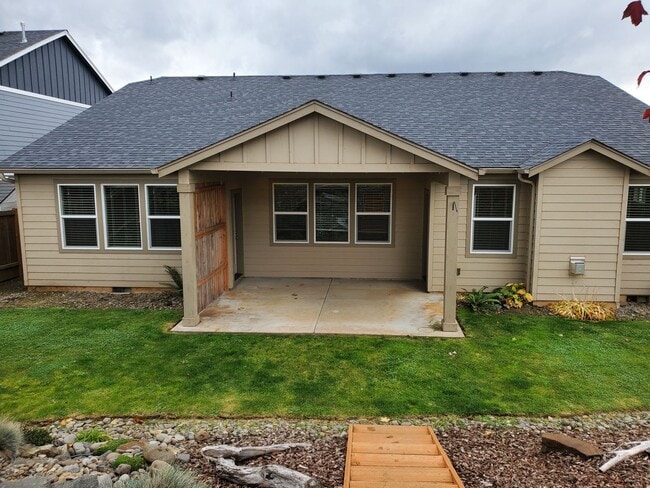 Building Photo - Must See Craftsman Style Home in Desirable West Salem Neighborhood