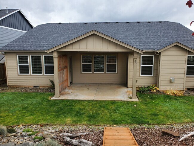 Building Photo - Pet Friendly Craftsman Style Home in Desirable West Salem Neighborhood