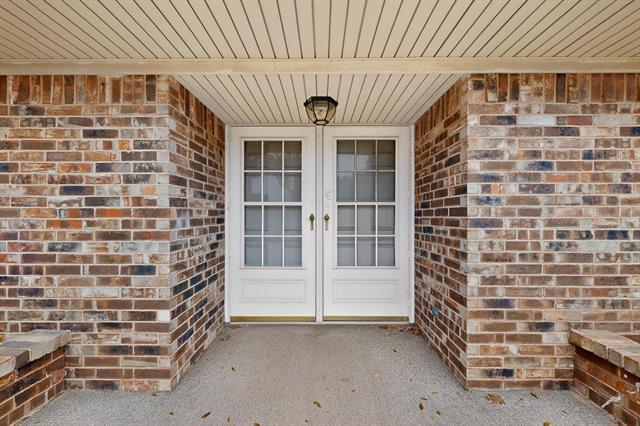 Building Photo - 2609 Brook Hollow Ln