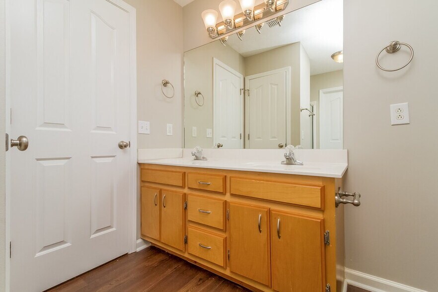 Building Photo - 7835 Rainey Dr