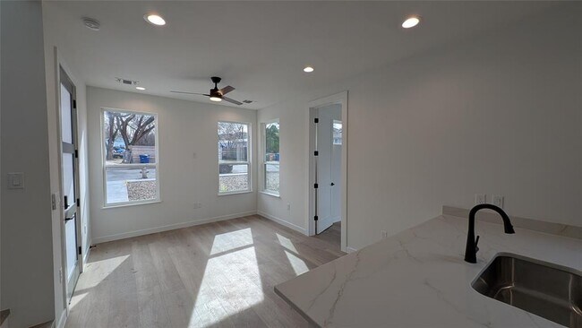 Building Photo - 2220 Yellow Jacket Ln