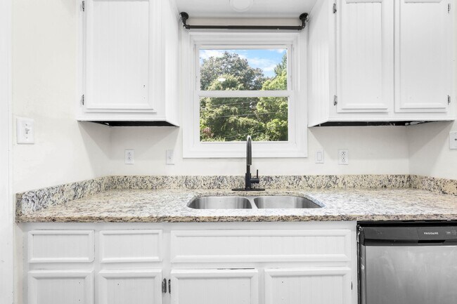 Building Photo - 741 Princeton Cir